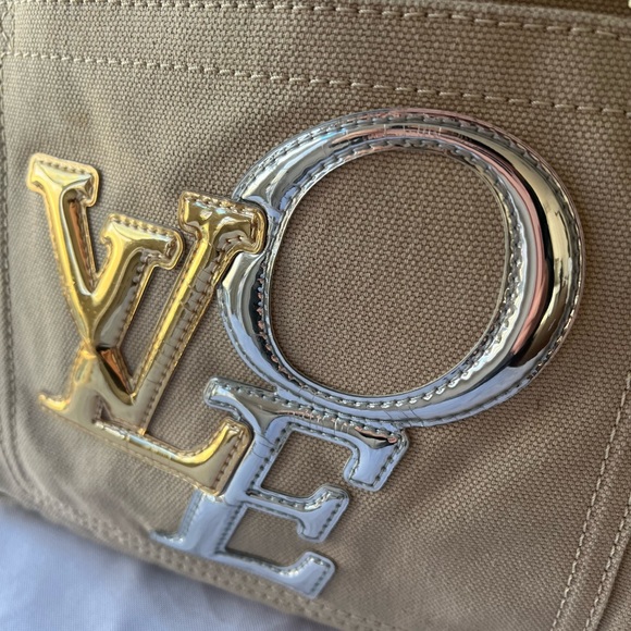 That’s Love authentic tote by Louis Vuitton AUTHENTIC! - Picture 3 of 15